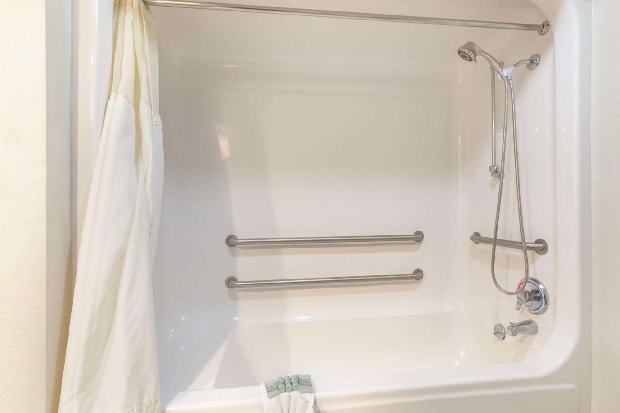 King Room - Disability Access,1541443240:JPEG