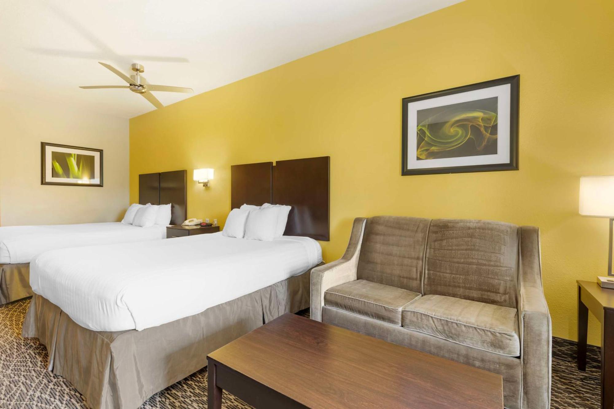 Queen Room with Two Queen Beds and Sofa Bed,1706673093:JPEG