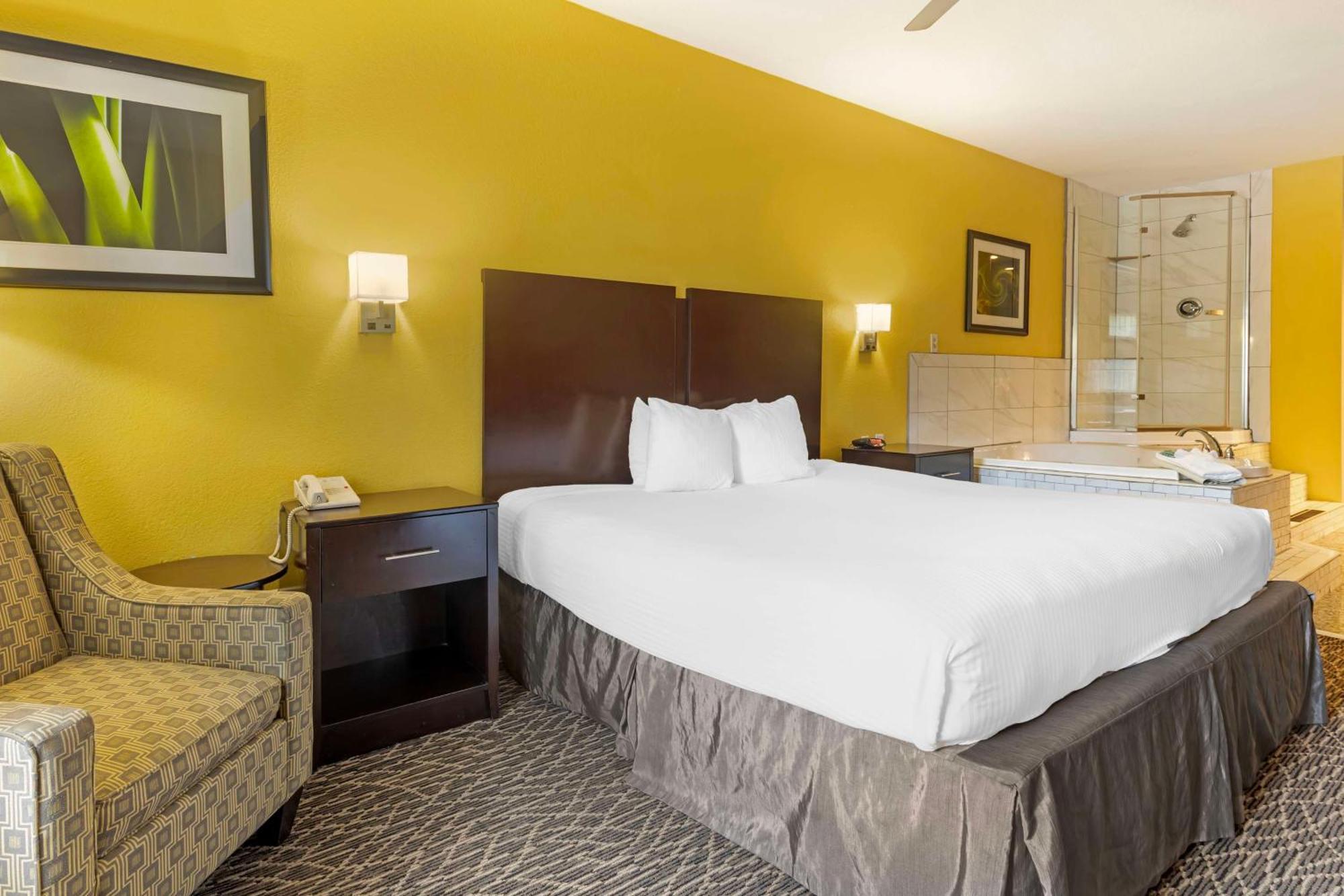 King Suite with Sofa Bed and Spa Bath - Non Smoking,1706672765:JPEG